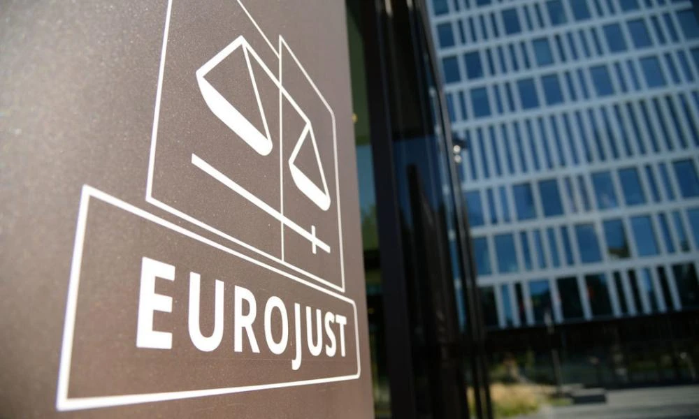 Eurojust: Χτύπημα σε εγκληματικό δίκτυο εμπορίας ανθρώπων μαστροπείας και το ξέπλυμα βρώμικου χρήματος